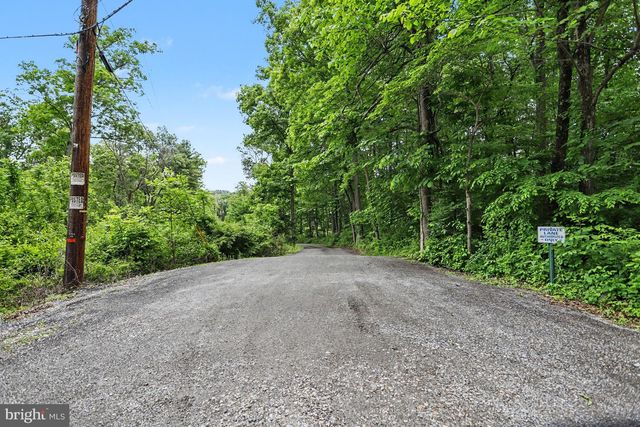 1100 S YORK, Dillsburg, PA 17019