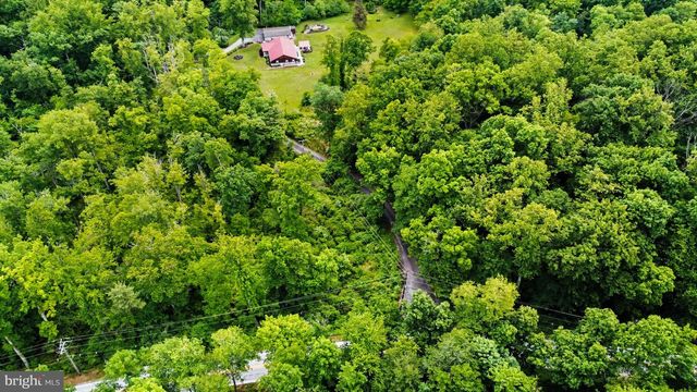1100 S YORK, Dillsburg, PA 17019
