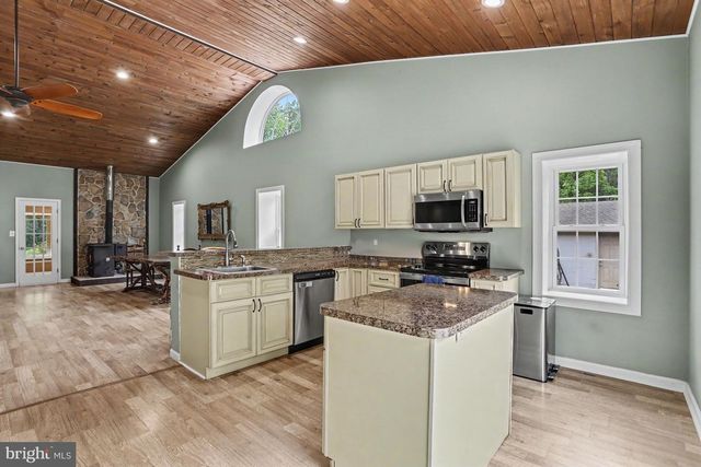 1100 S YORK, Dillsburg, PA 17019