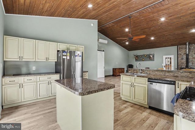1100 S YORK, Dillsburg, PA 17019