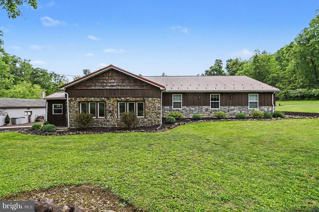 1100 S YORK, Dillsburg, PA 17019