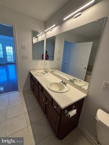 57 WINDSOR POND RD, Princeton Junction, NJ 08550