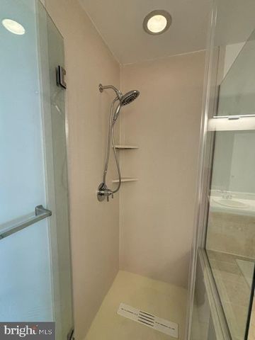 57 WINDSOR POND RD, Princeton Junction, NJ 08550