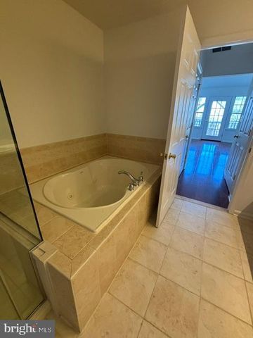57 WINDSOR POND RD, Princeton Junction, NJ 08550
