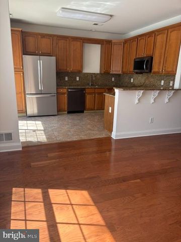 57 WINDSOR POND RD, Princeton Junction, NJ 08550