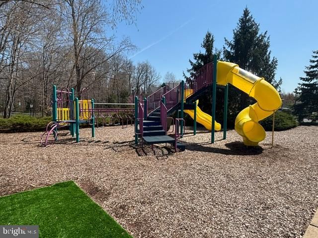 57 WINDSOR POND RD, Princeton Junction, NJ 08550