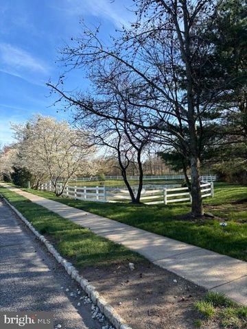 57 WINDSOR POND RD, Princeton Junction, NJ 08550