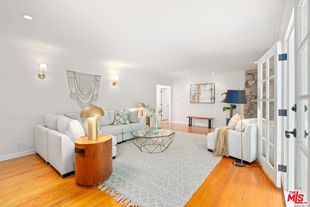 Image 12 of property listing at 2717 Ellison Dr, Beverly Hills, CA 90210