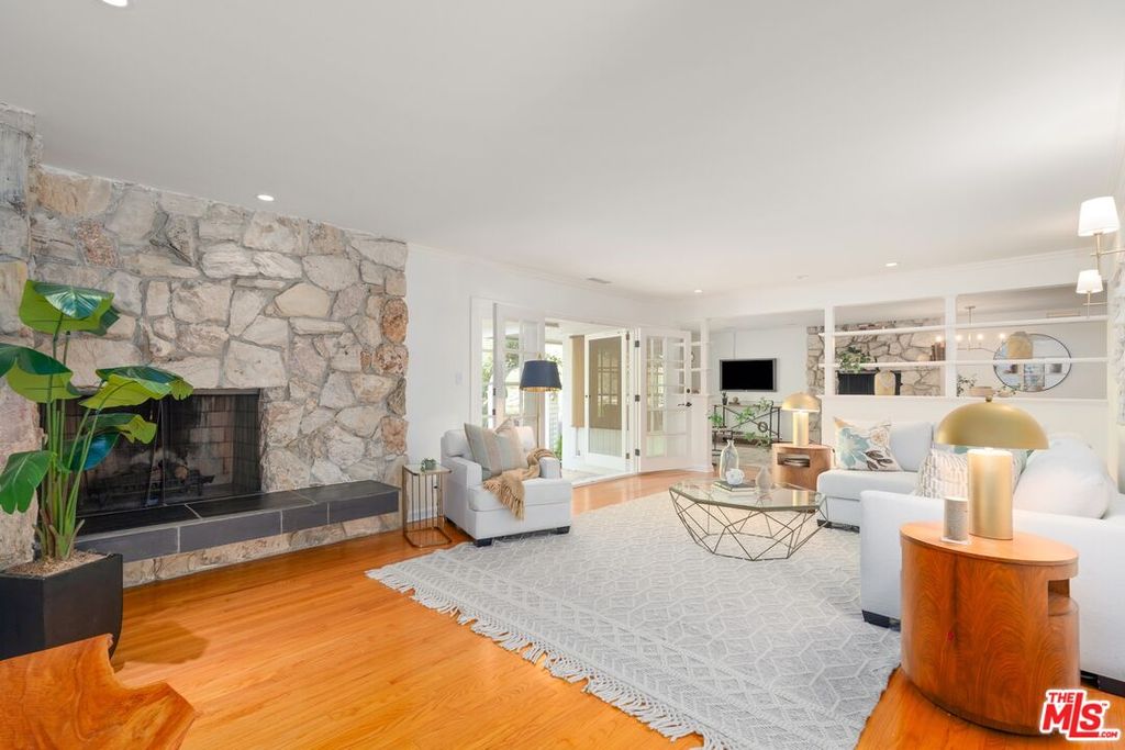 Image 13 of property listing at 2717 Ellison Dr, Beverly Hills, CA 90210