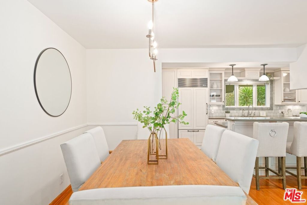 Image 14 of property listing at 2717 Ellison Dr, Beverly Hills, CA 90210