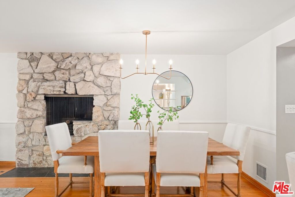 Image 16 of property listing at 2717 Ellison Dr, Beverly Hills, CA 90210