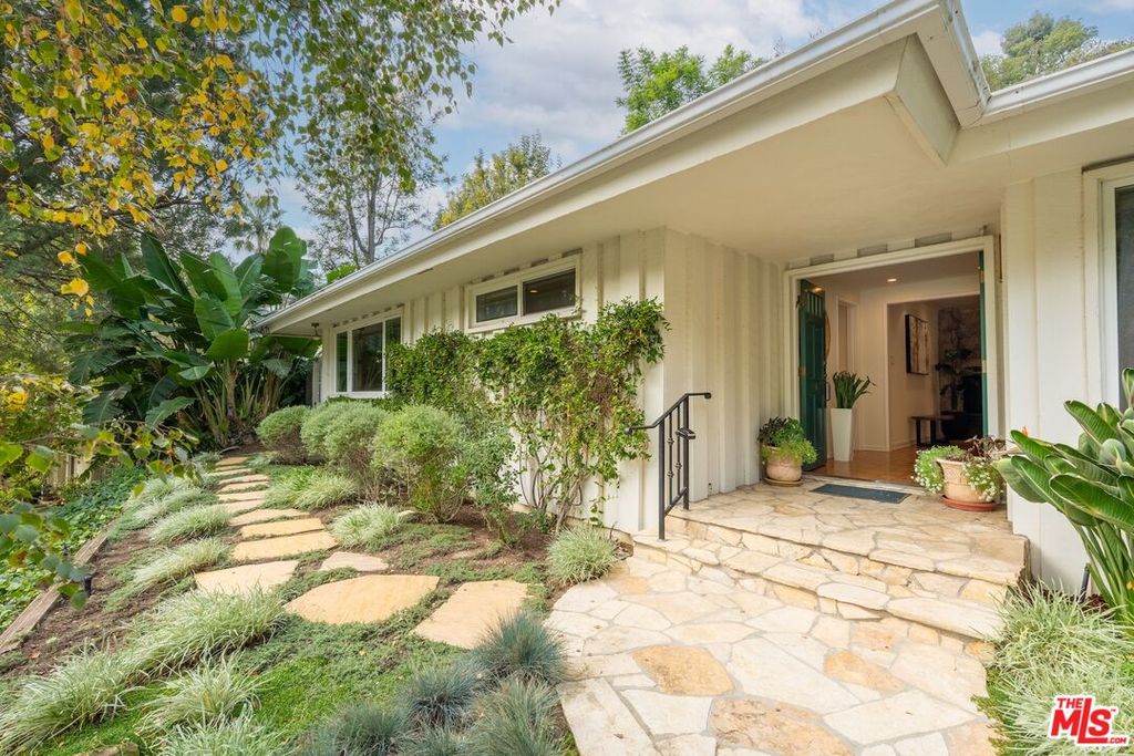 Image 2 of property listing at 2717 Ellison Dr, Beverly Hills, CA 90210