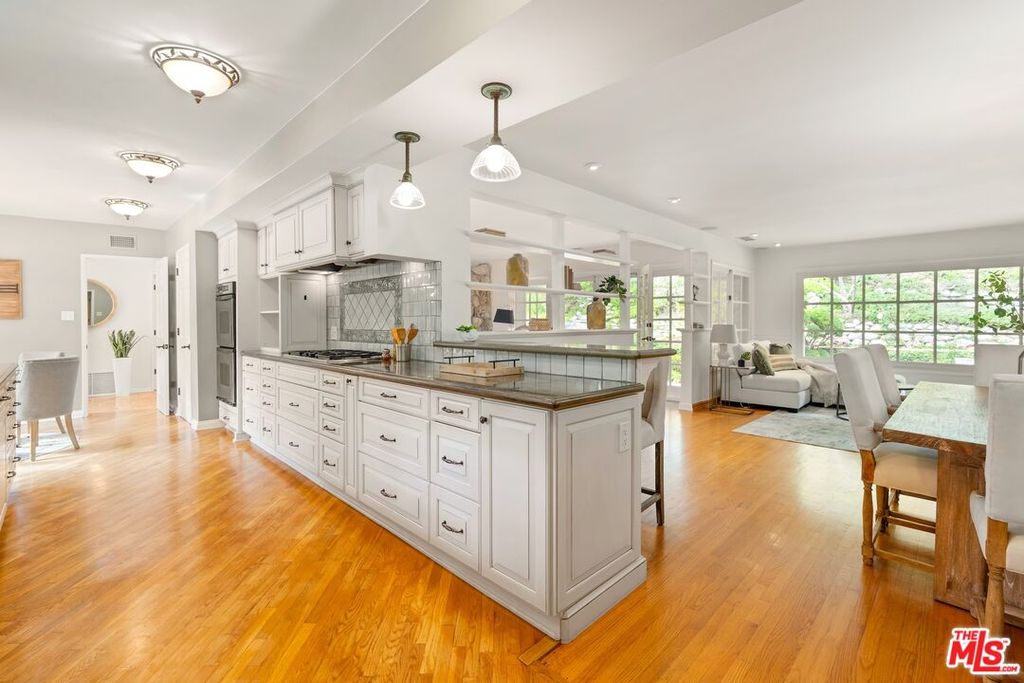 Image 22 of property listing at 2717 Ellison Dr, Beverly Hills, CA 90210