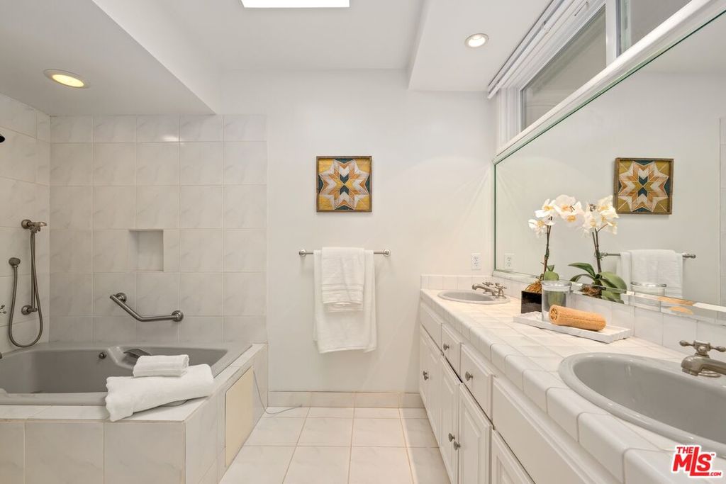 Image 29 of property listing at 2717 Ellison Dr, Beverly Hills, CA 90210