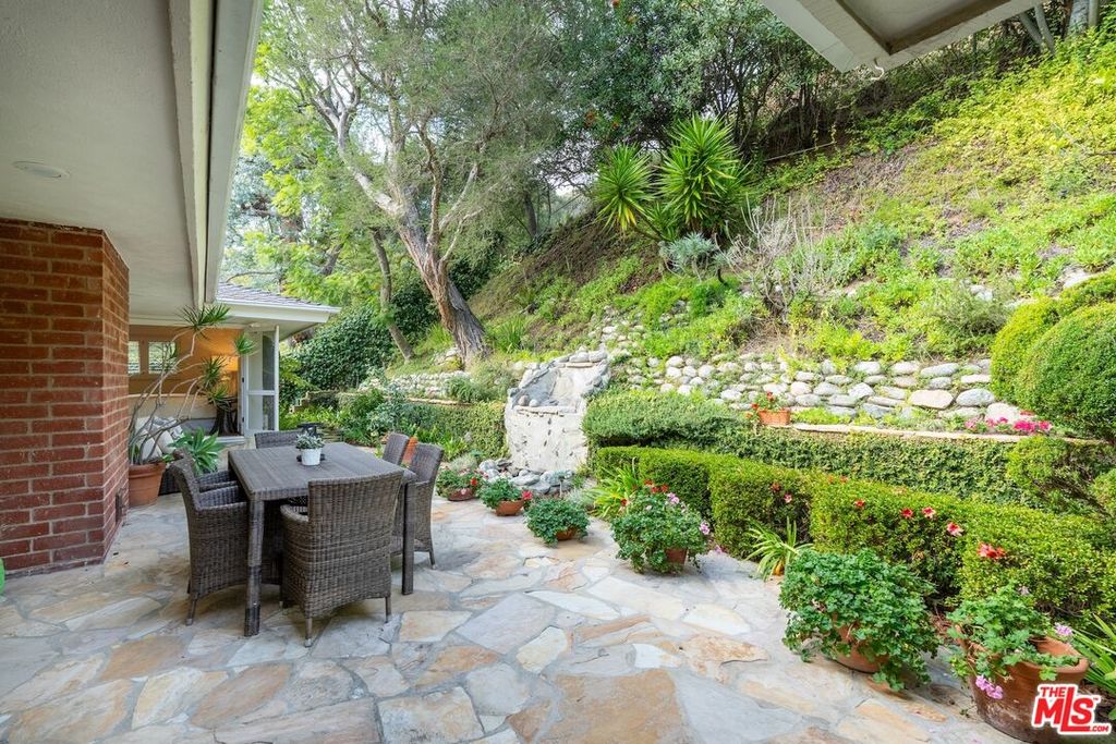 Image 40 of property listing at 2717 Ellison Dr, Beverly Hills, CA 90210