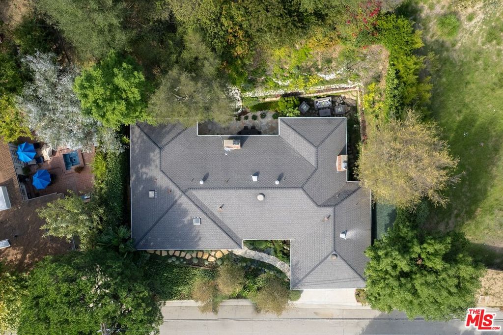 Image 44 of property listing at 2717 Ellison Dr, Beverly Hills, CA 90210