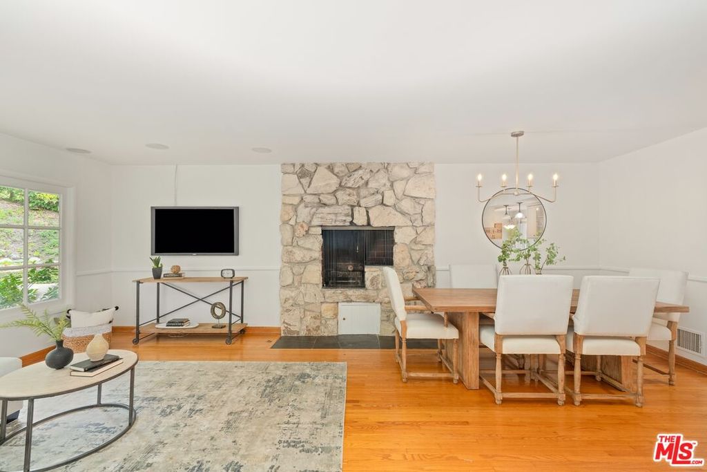 Image 7 of property listing at 2717 Ellison Dr, Beverly Hills, CA 90210