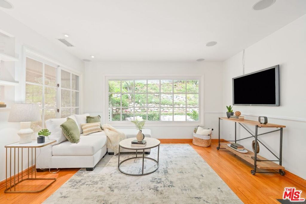 Image 9 of property listing at 2717 Ellison Dr, Beverly Hills, CA 90210