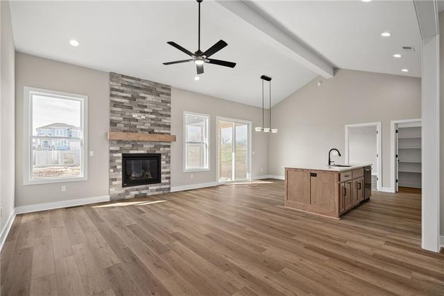25016 W 89th Terrace, Lenexa, KS 66227