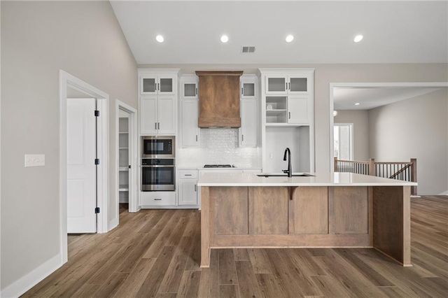25016 W 89th Terrace, Lenexa, KS 66227