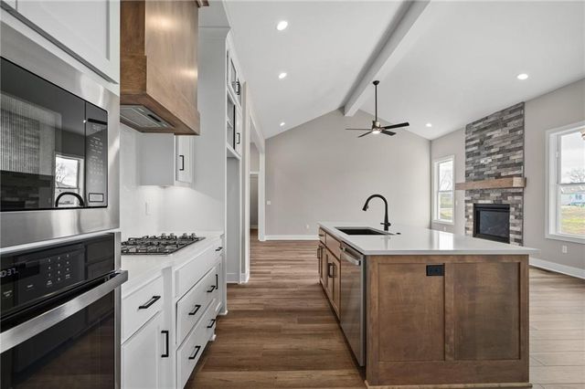 25016 W 89th Terrace, Lenexa, KS 66227