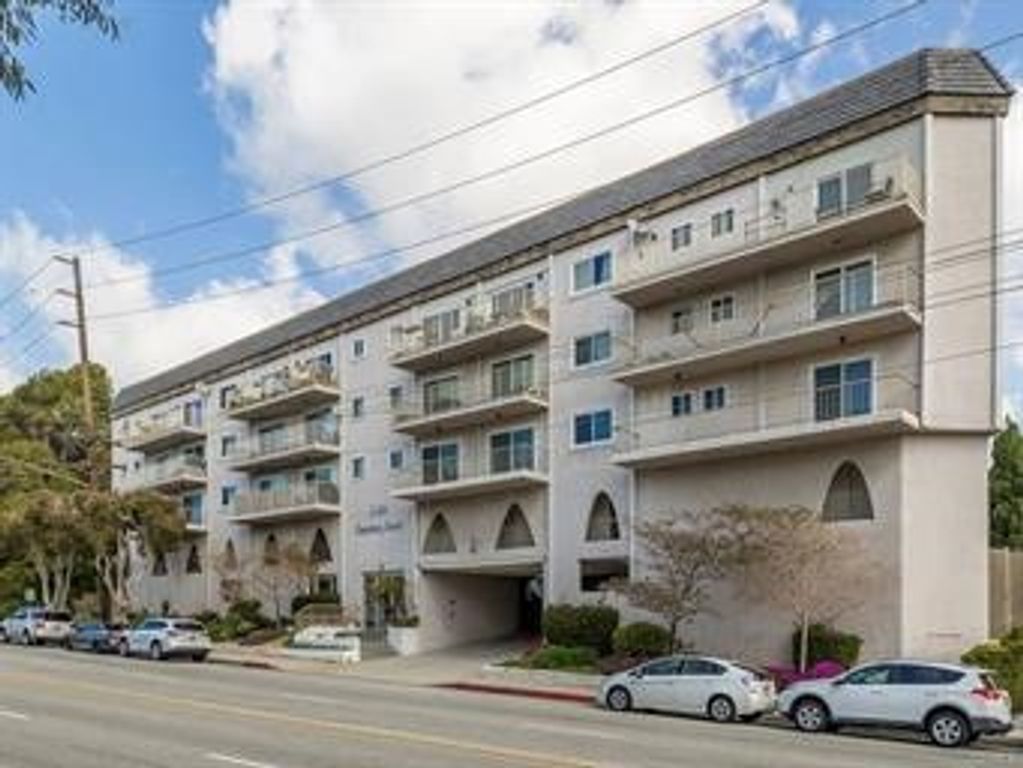 Image 1 of property listing at 1108 Camino Real, Redondo Beach, CA 90277