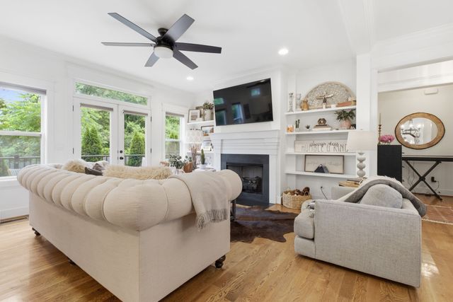 4010 Burrus St, Nashville, TN 37216