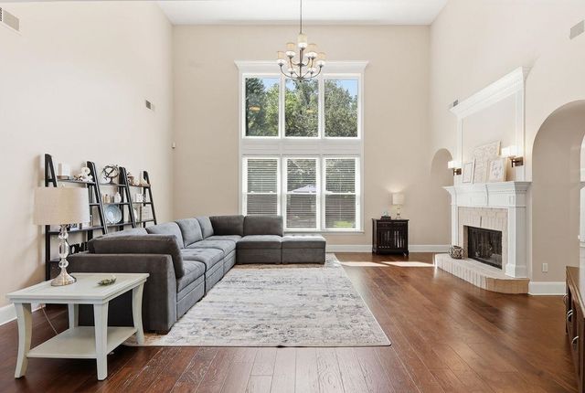 897 E SURREY OAKS CV E, Collierville, TN 38017