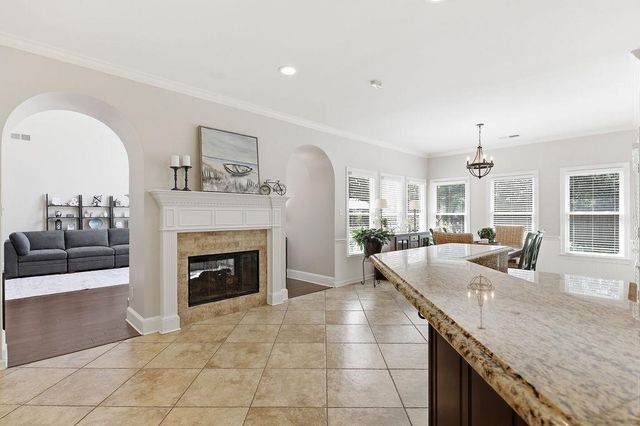897 E SURREY OAKS CV E, Collierville, TN 38017