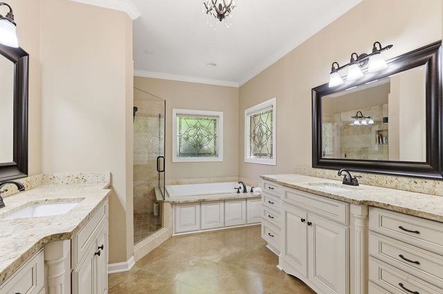 897 E SURREY OAKS CV E, Collierville, TN 38017