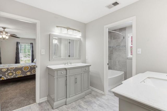 897 E SURREY OAKS CV E, Collierville, TN 38017