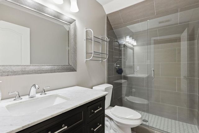 897 E SURREY OAKS CV E, Collierville, TN 38017