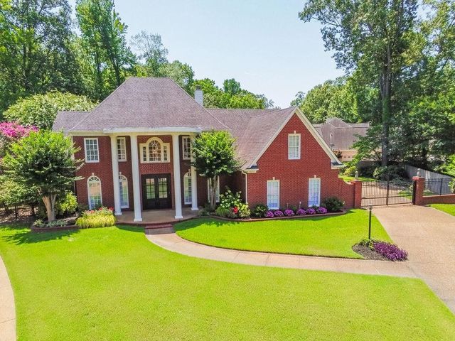 897 E SURREY OAKS CV E, Collierville, TN 38017