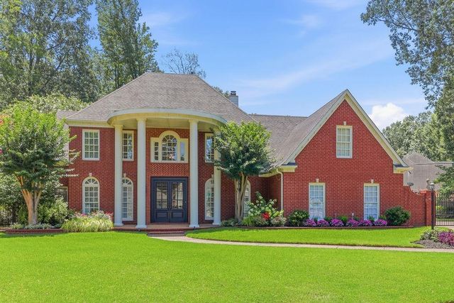 897 E SURREY OAKS CV E, Collierville, TN 38017