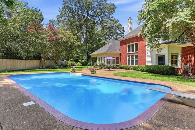 897 E SURREY OAKS CV E, Collierville, TN 38017