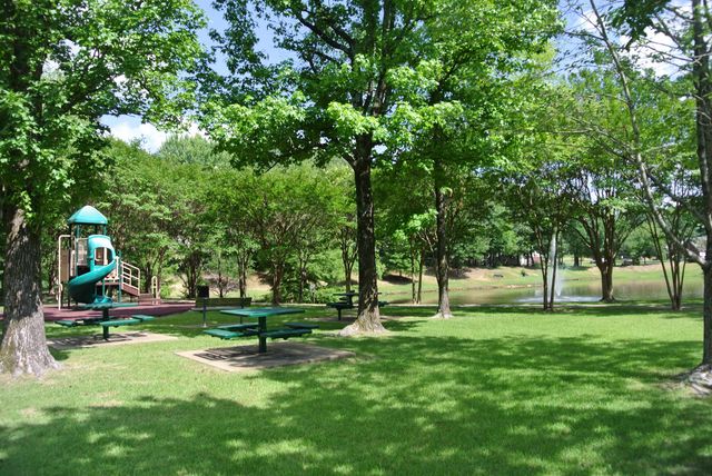 897 E SURREY OAKS CV E, Collierville, TN 38017