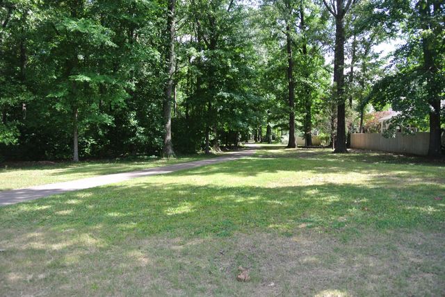 897 E SURREY OAKS CV E, Collierville, TN 38017