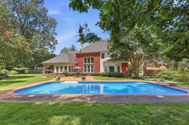 897 E SURREY OAKS CV E, Collierville, TN 38017