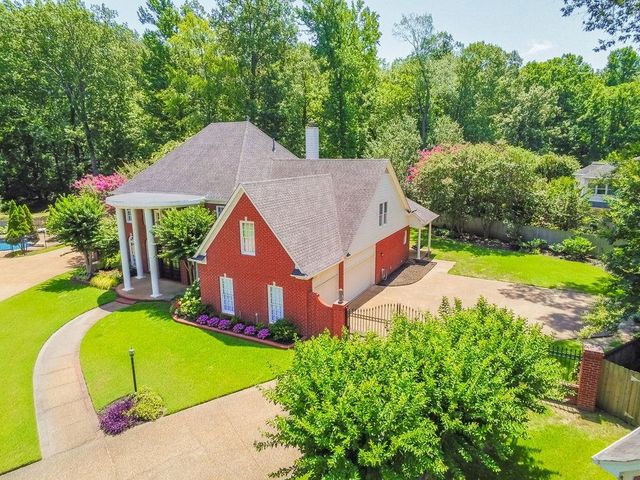 897 E SURREY OAKS CV E, Collierville, TN 38017