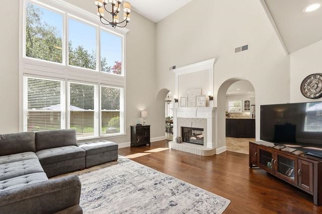 897 E SURREY OAKS CV E, Collierville, TN 38017