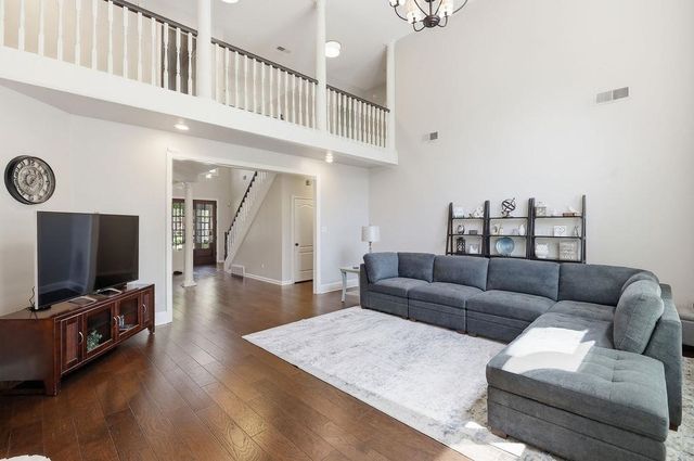 897 E SURREY OAKS CV E, Collierville, TN 38017