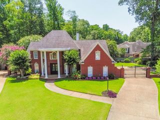 897 E SURREY OAKS CV E, Collierville, TN 38017