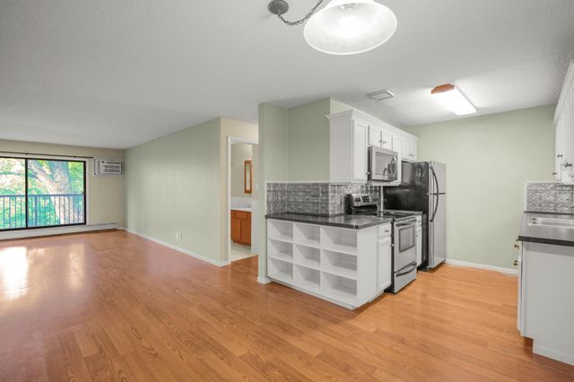 4 Pine Tree Drive 321, Arden Hills, MN 55112