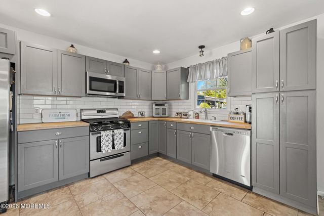 7 Sandy Court, Little Egg Harbor, NJ 08087