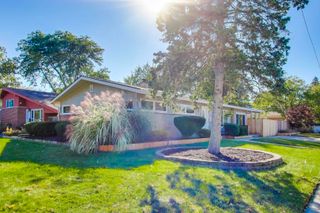 828 Dell Road, Northbrook, IL 60062