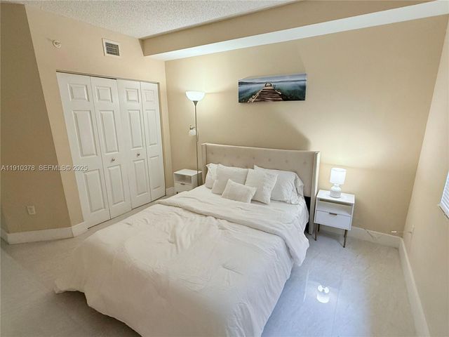 17150 N Bay Road 2102, Sunny Isles Beach, FL 33160