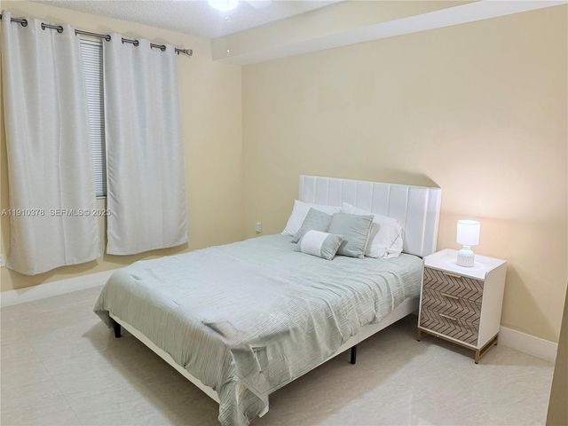 17150 N Bay Road 2102, Sunny Isles Beach, FL 33160