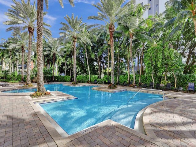 17150 N Bay Road 2102, Sunny Isles Beach, FL 33160