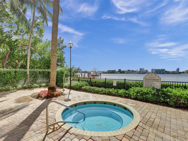 17150 N Bay Road 2102, Sunny Isles Beach, FL 33160