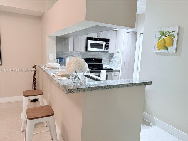 17150 N Bay Road 2102, Sunny Isles Beach, FL 33160